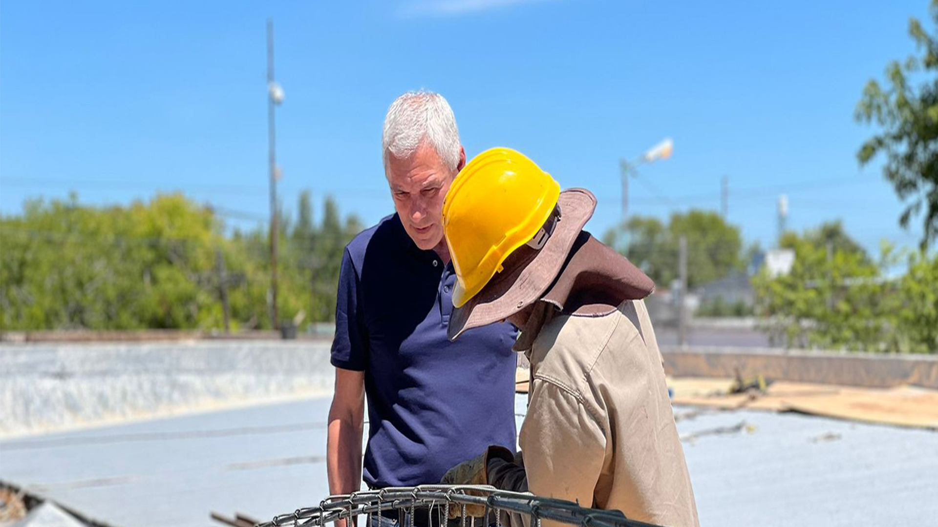 Cagliardi recorrió el inicio de las obras en la Escuela Primaria Nº 14 de El Carmen.